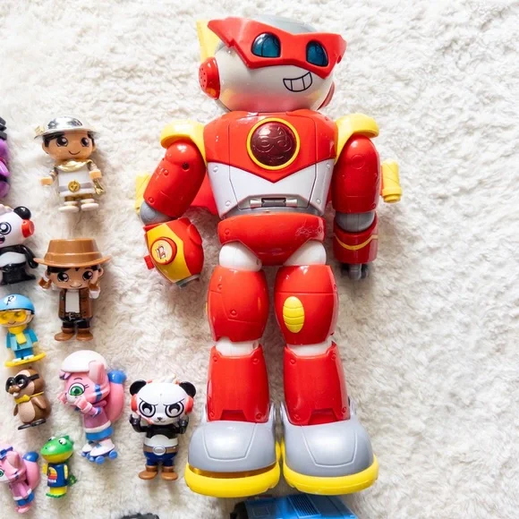 Ryan’s World Kids Toy Set with Robot and Figures - Picture 4 of 6
